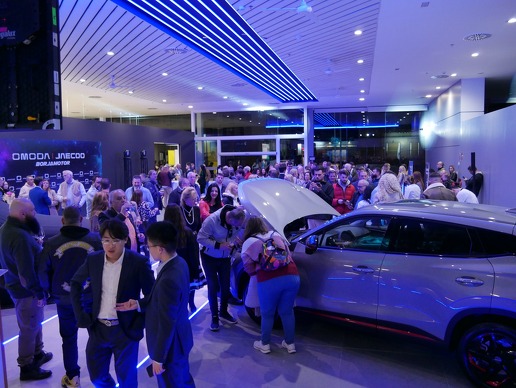 Panorámica general del concesionario de OMODA Borjamotor en Alicante.