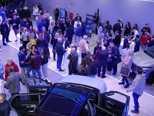 Zona de exposición de vehículos de OMODA Borjamotor en Alicante.
